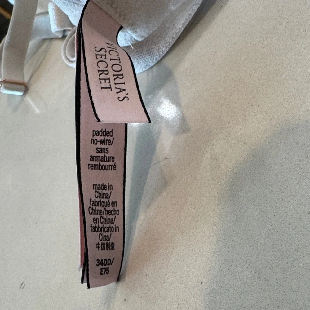 Victoria Secret Elegant White Lace Bra - Picture 2 of 4